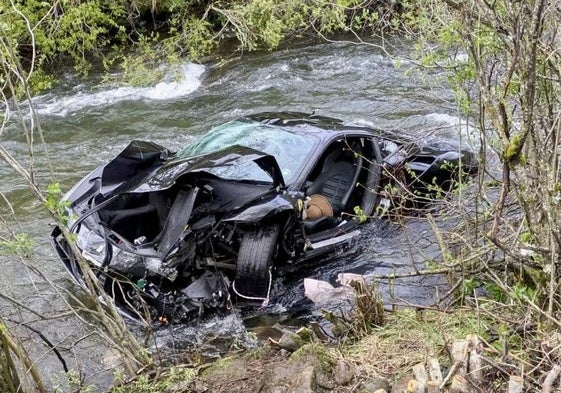 Estado en el que quedó el deportivo tras el accidente.