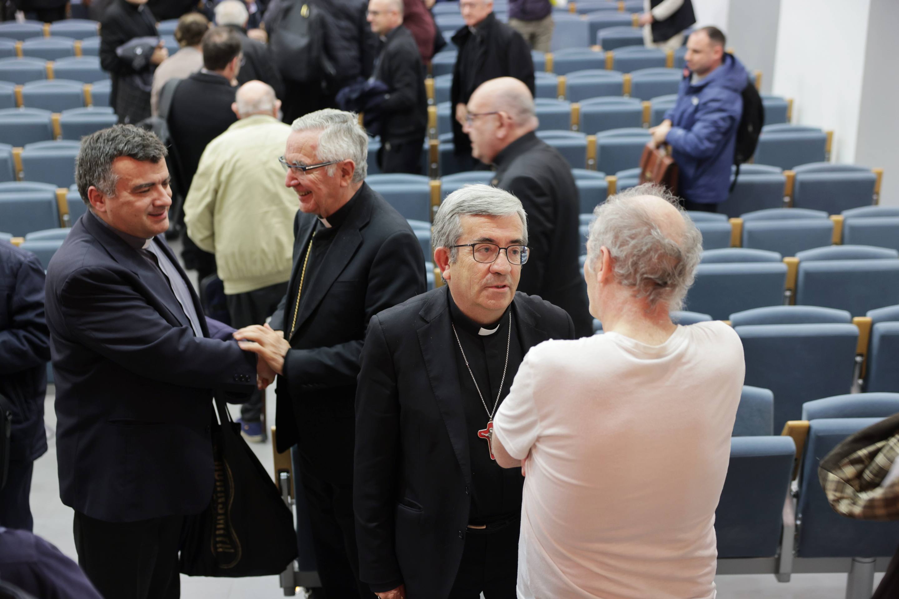 El homenaje a los sacerdotes del clero vallisoletano, en imágenes