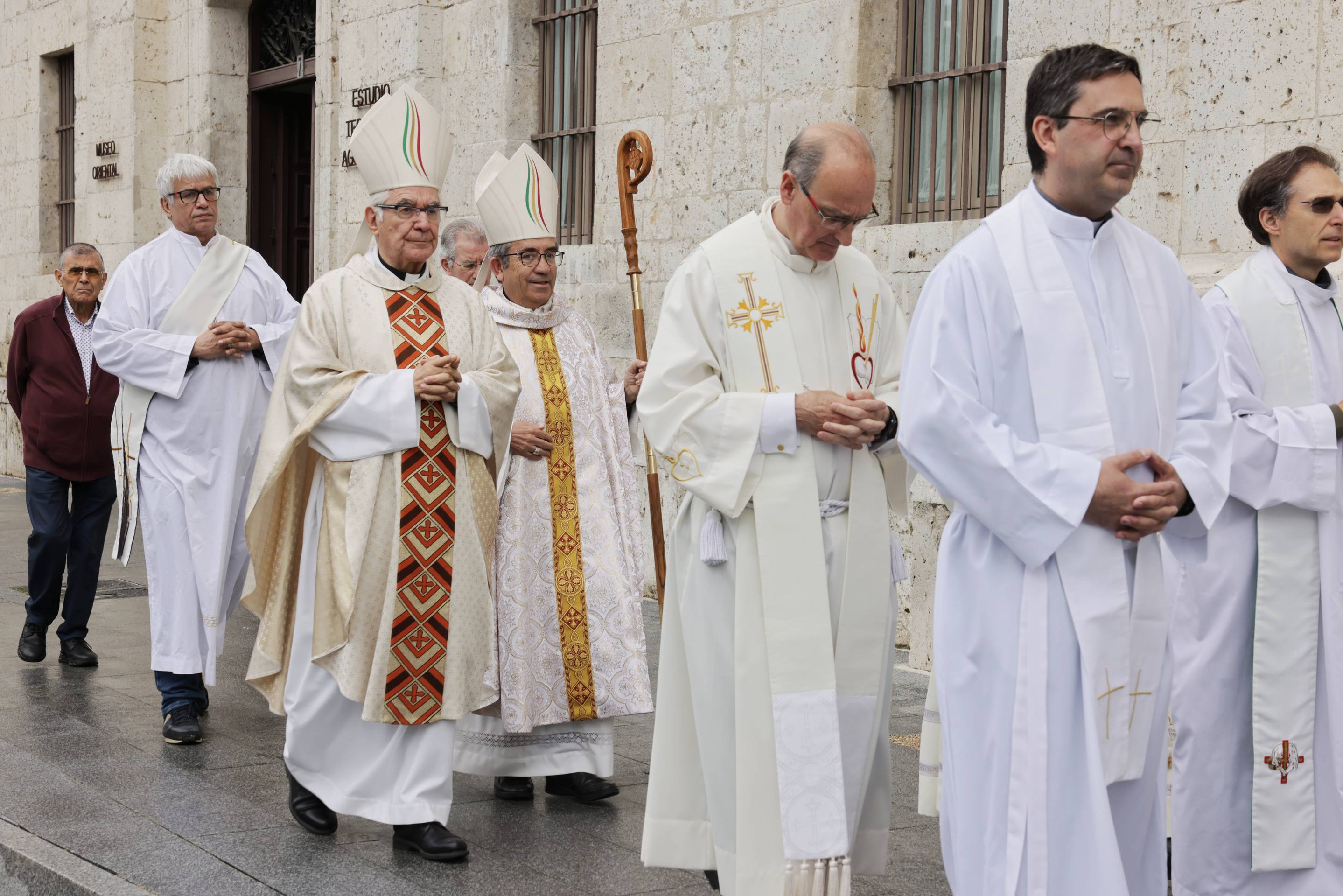 El homenaje a los sacerdotes del clero vallisoletano, en imágenes