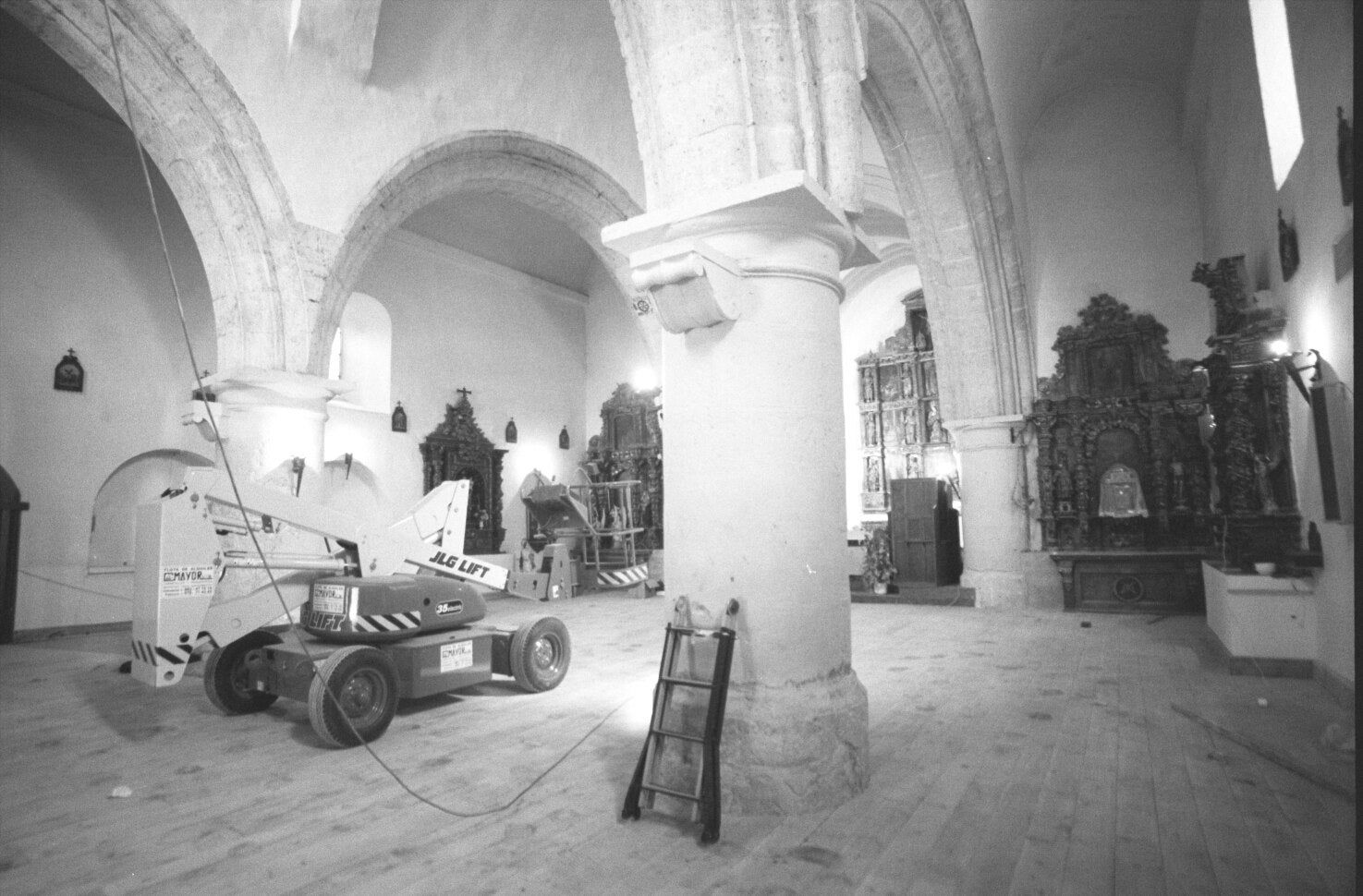 Rehabilitación del interior de la iglesia. 25 de septiembre de 1997.