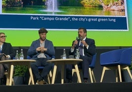 El concejal de Tráfico y Movilidad, Alberto Gutiérrez (derecha), durante su participación en la Conferencia de las Ciudades Misión.