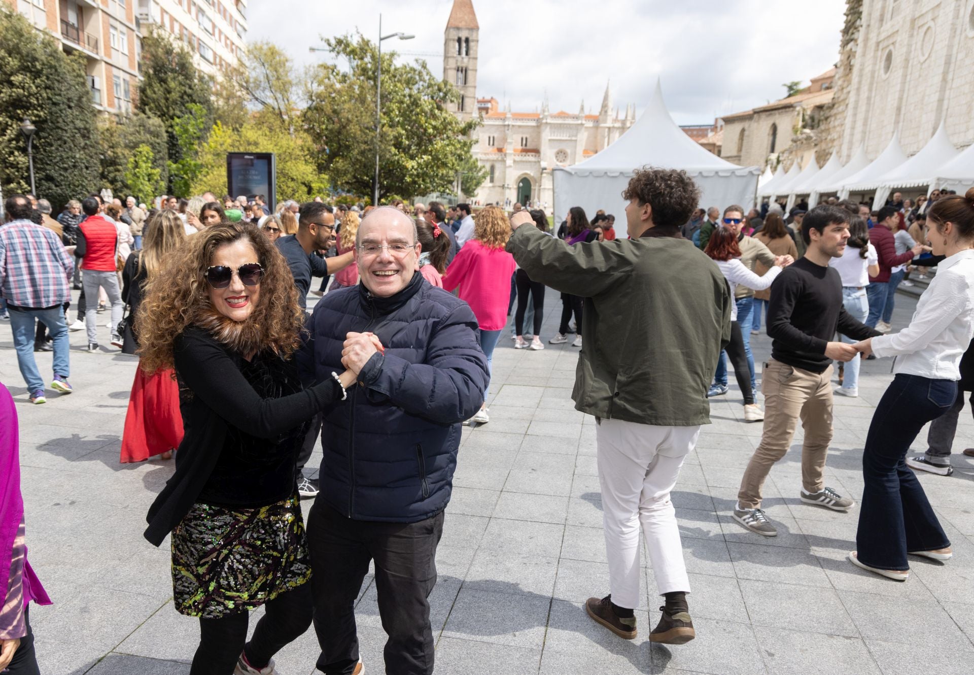 Los bailes latinos en Portugalete y el desfile de perros de San Isidro, en imágenes
