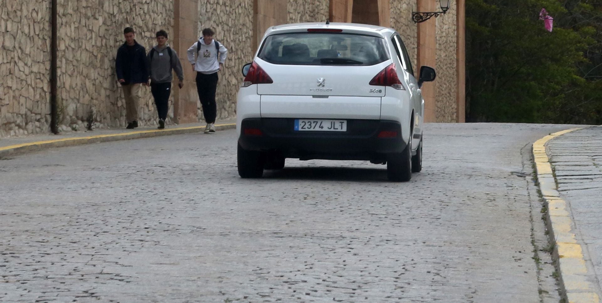 Fotos: el paseo de Santo Domingo, lleno de baches antes del inicio de las obras