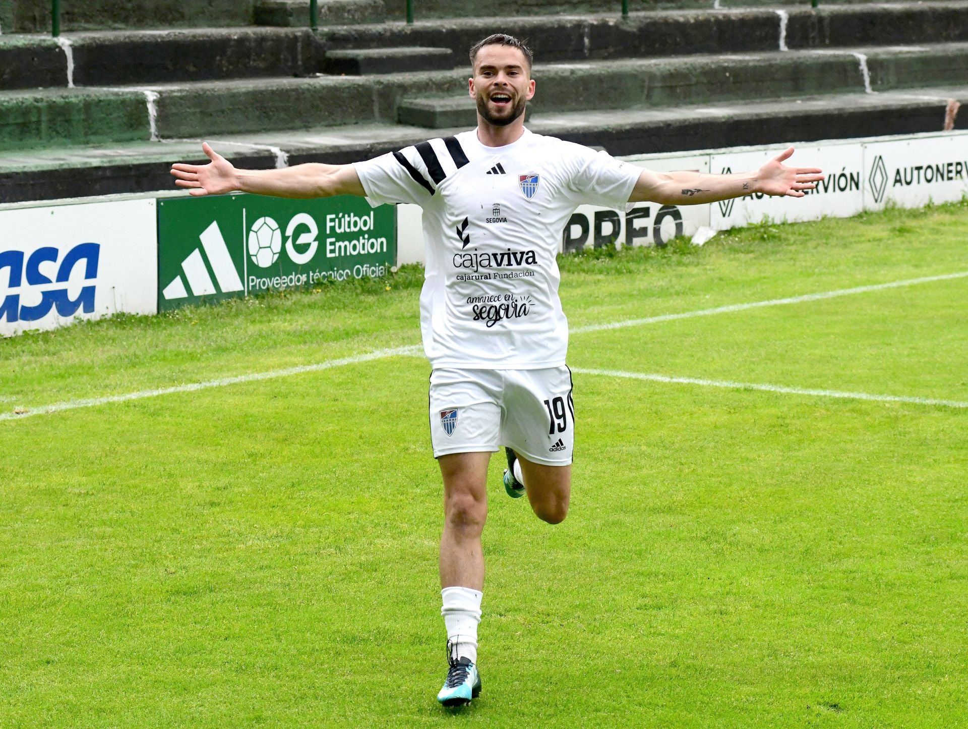 Fotos del partido entre el Sestao y la Segoviana