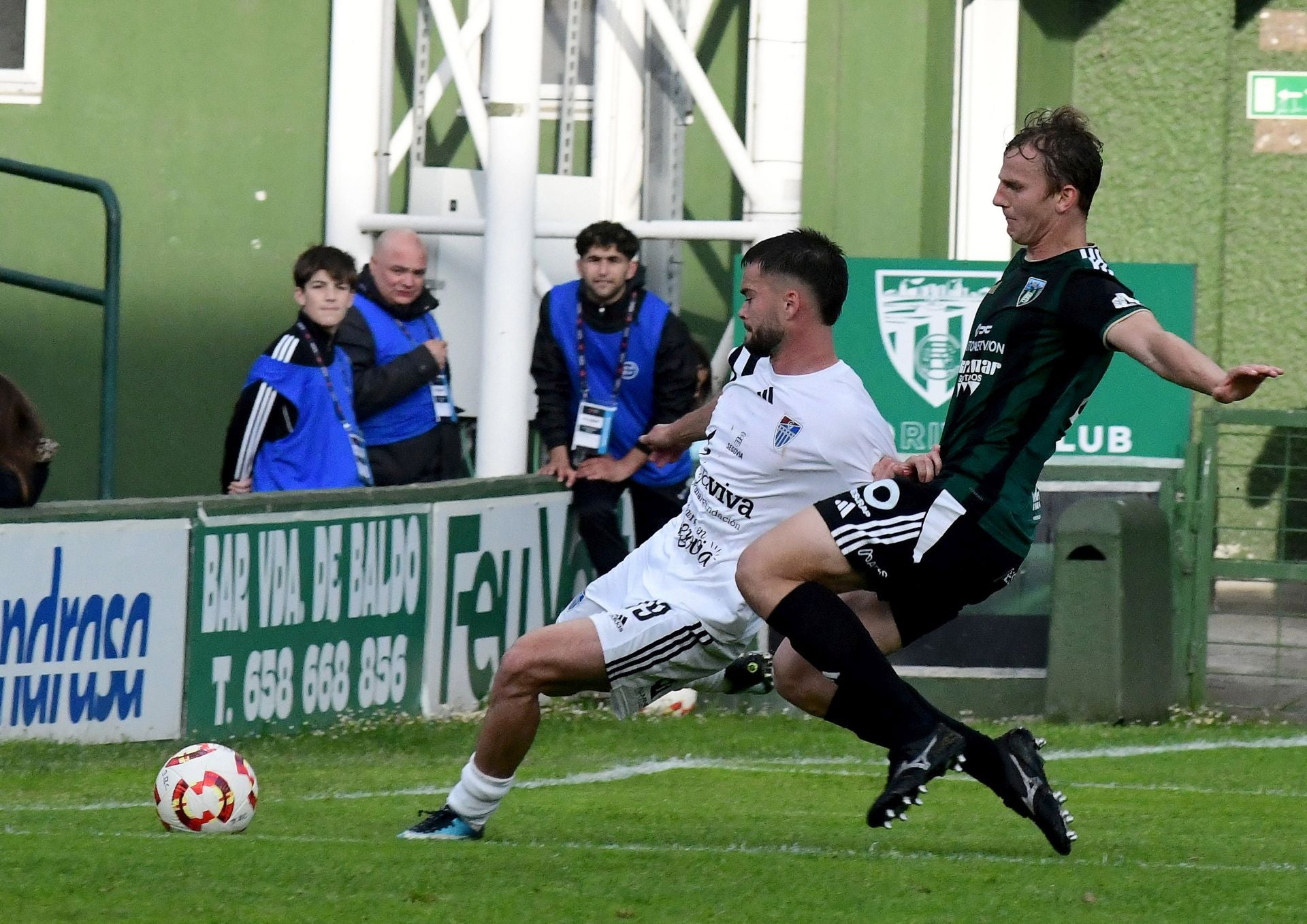 Fotos del partido entre el Sestao y la Segoviana