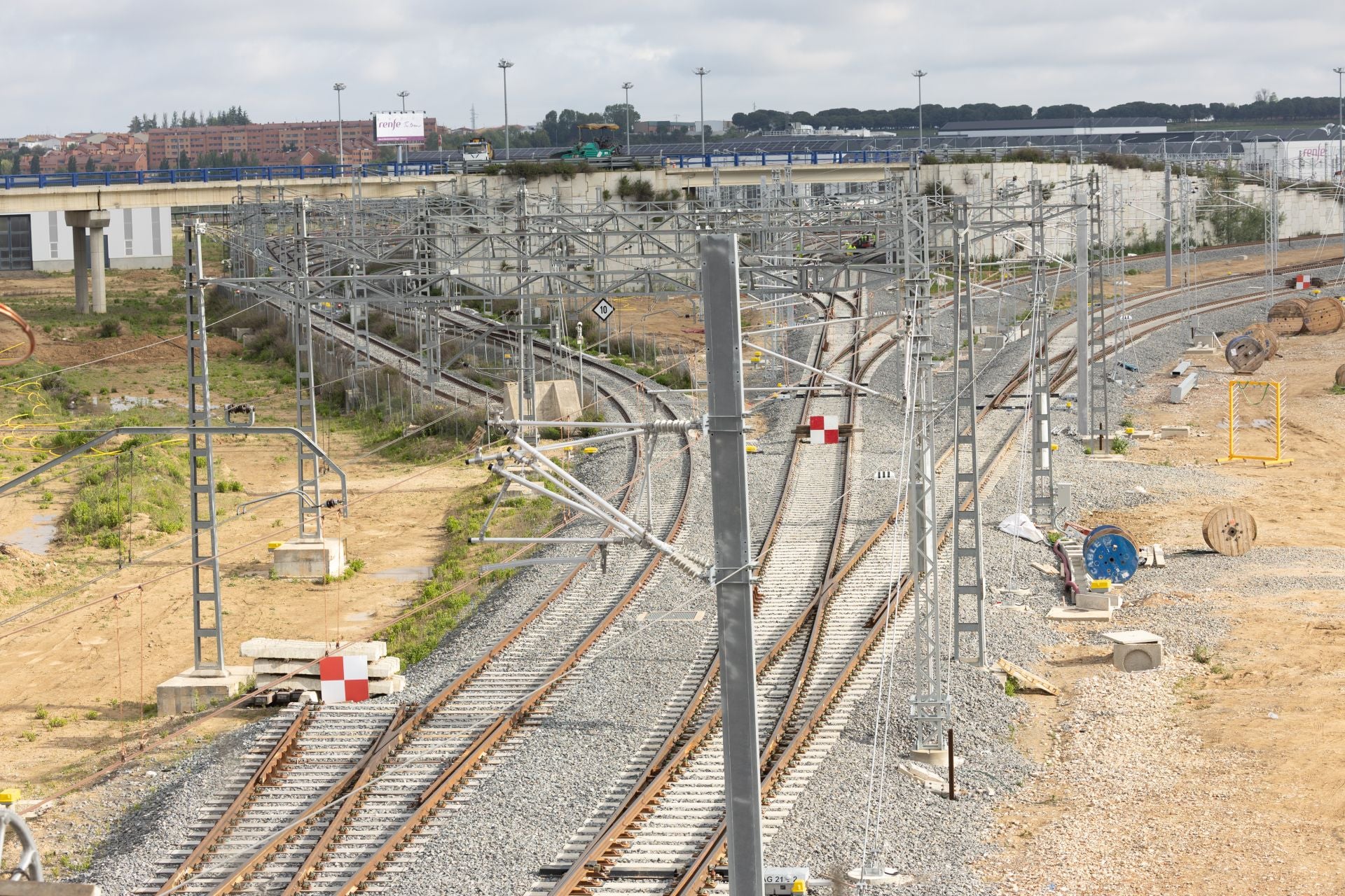 La variante Este de los talleres Renfe, en imágenes