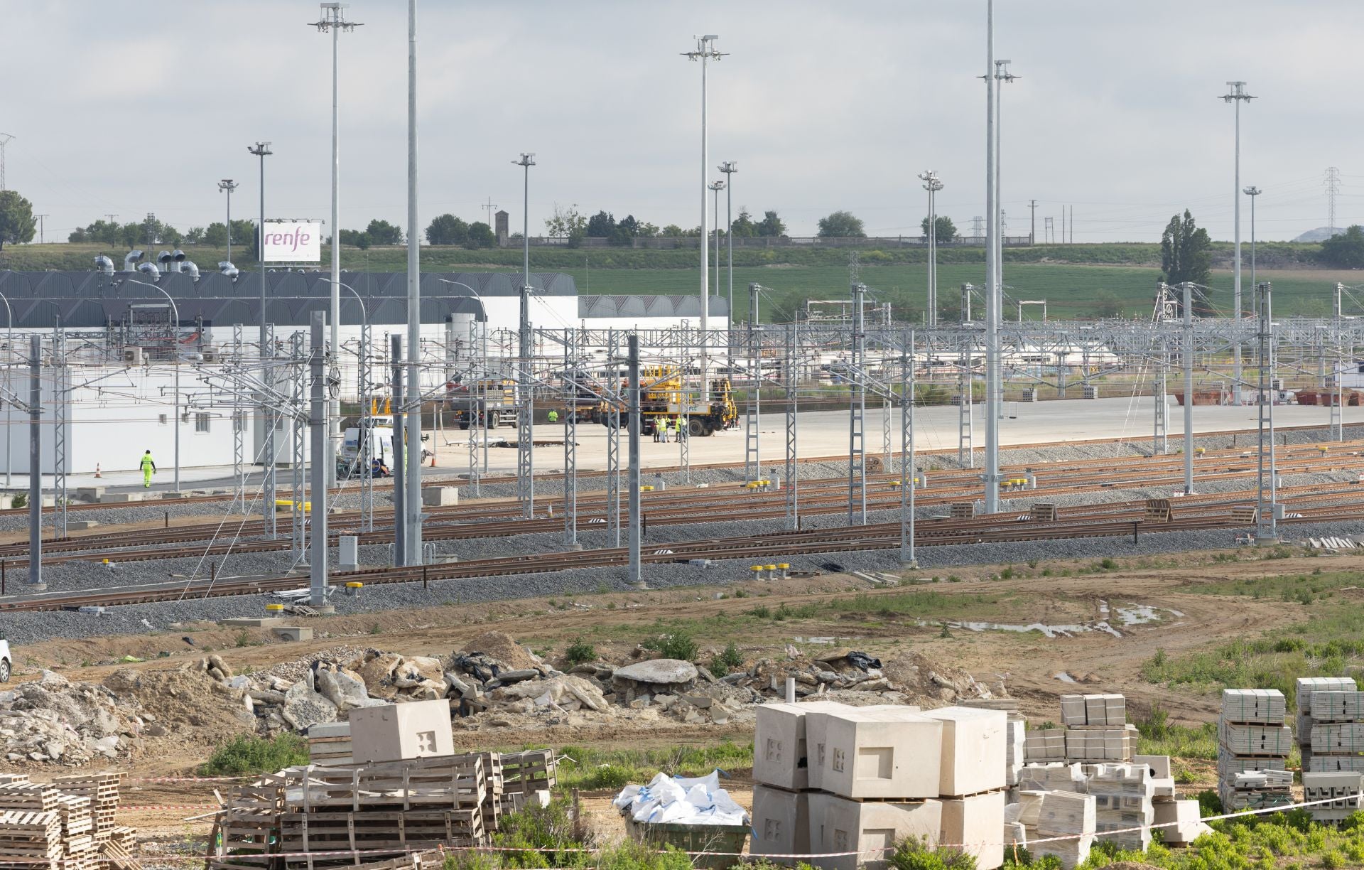 La variante Este de los talleres Renfe, en imágenes