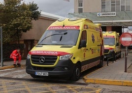 Ambulancias en Urgencias en una imagen de archivo.