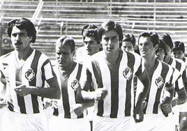 Calderé, durante un entrenamiento en el viejo estadio, entre Moré y Santos.
