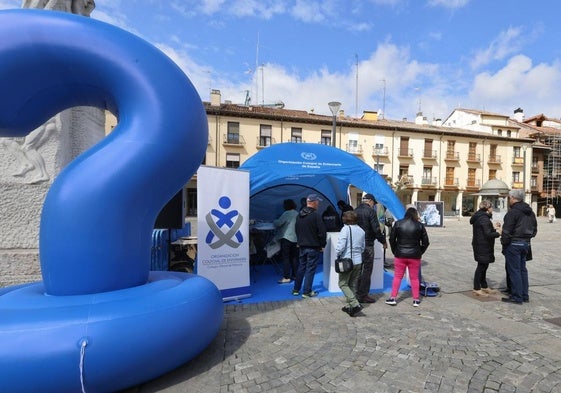 Carpa instalada en la Plaza Mayor para celebrar este lunes el Día Mundial de la Enfermería.