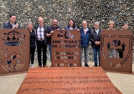 Miguel Ángel Oliveira, alcalde de Tordesillas, y Pascale Requenna, alcaldesa de Hagetmau, celebrando el 40 aniversario de su hermanamiento.