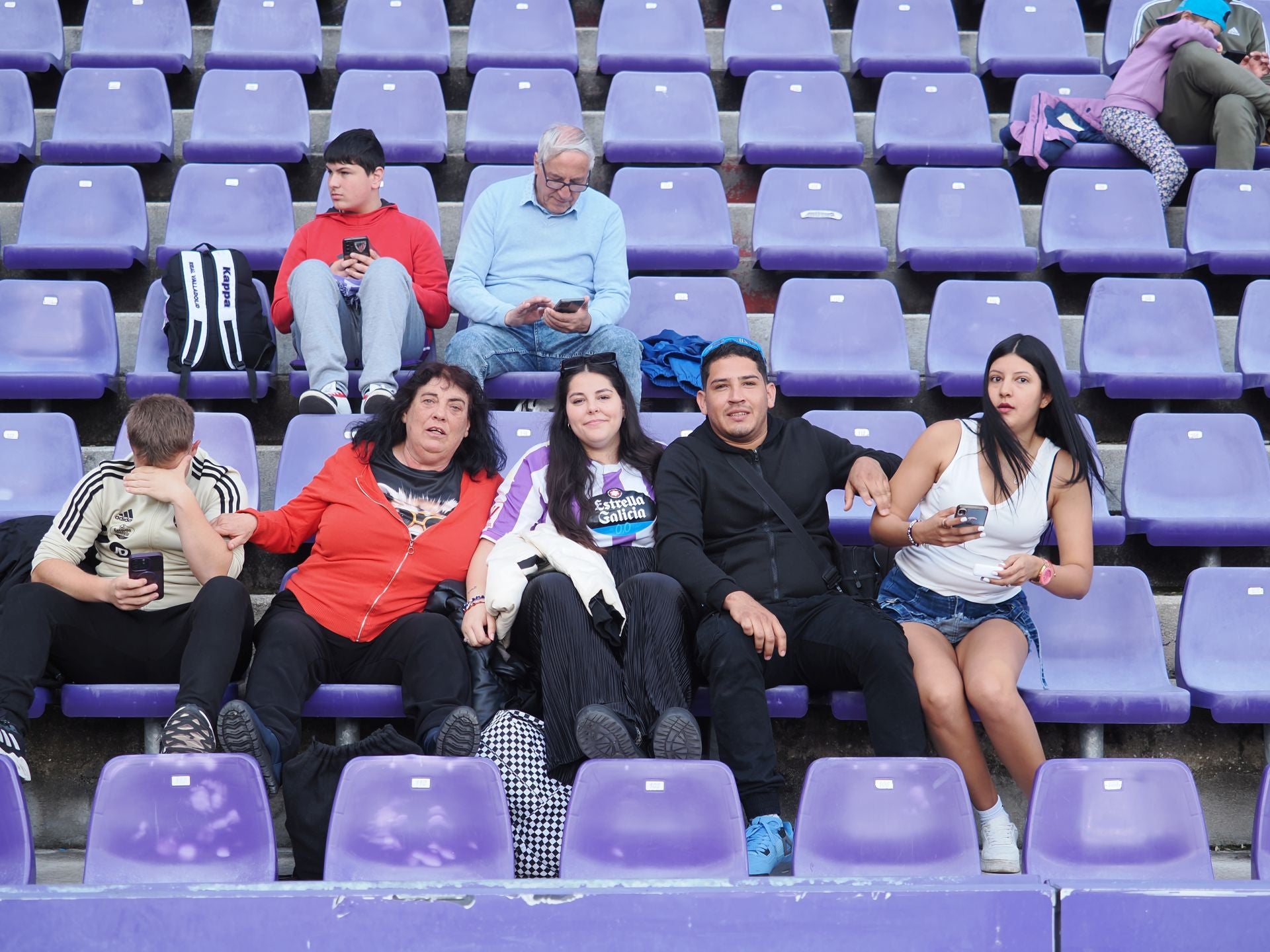 Búscate en la grada del Real Valladolid - Girona (1/3)