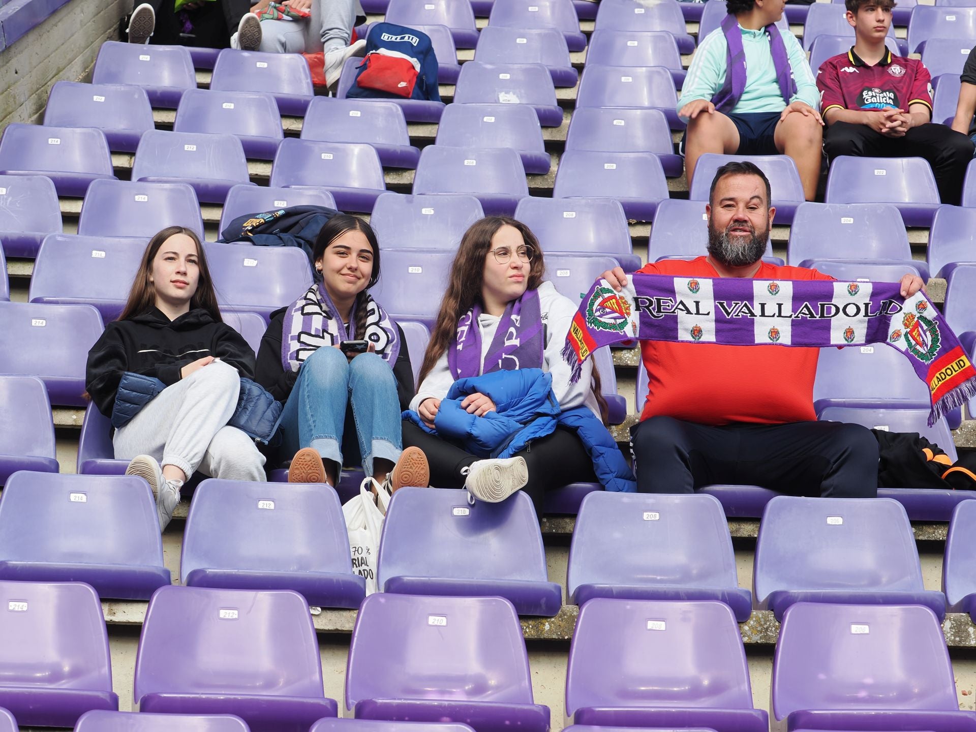 Búscate en la grada del Real Valladolid - Girona (1/3)