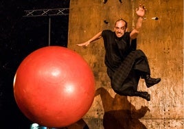 Cirque Inextremiste acerca a Valladolid esta semana su espectáculo más emblemático.