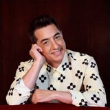 Juan Valderrama pasa revista a la historia de la copla en el Teatro Zorrilla.