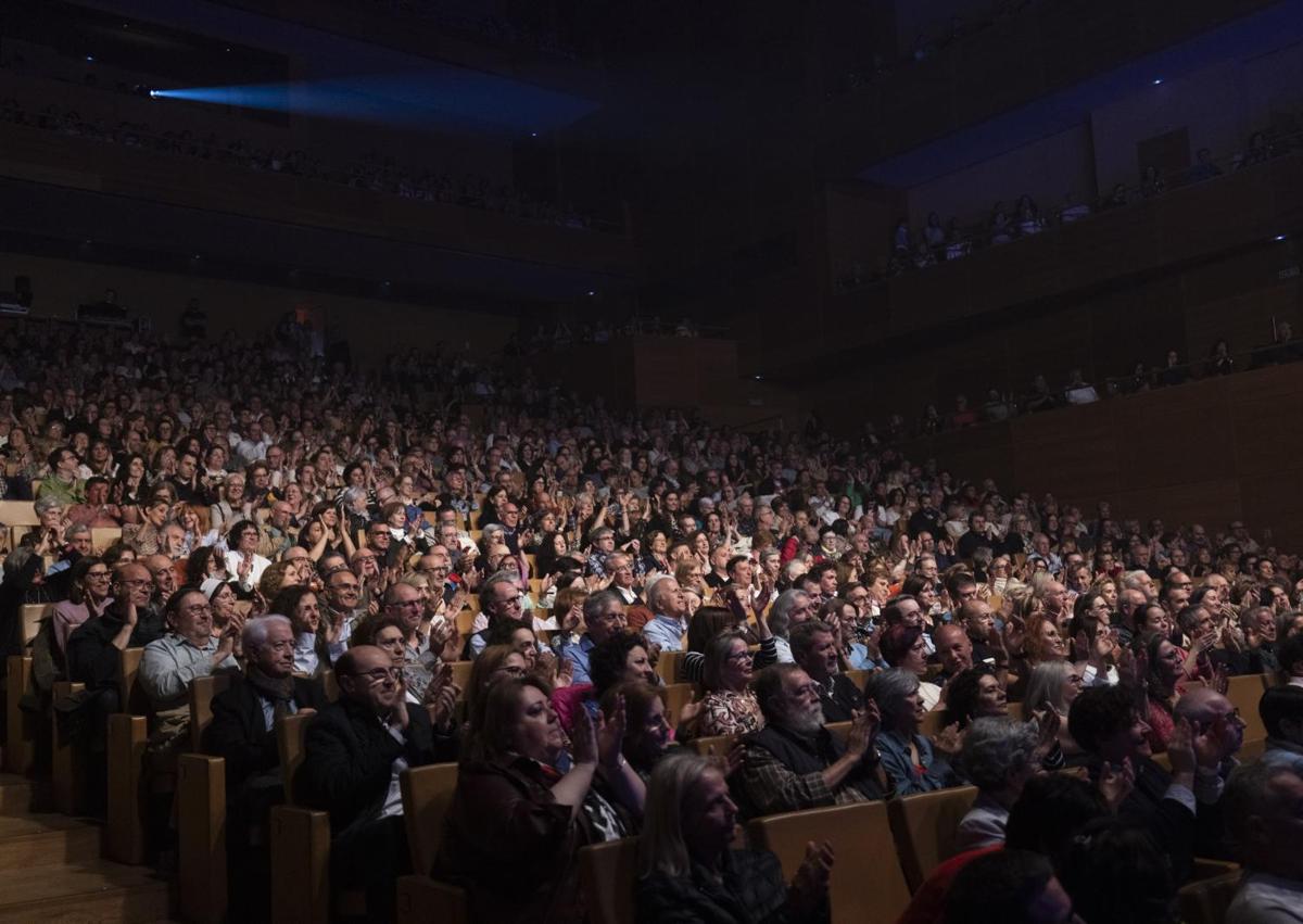 Imagen secundaria 1 - Ana Belén ofrece un concierto entre la nostalgia y la novedad en el Delibes