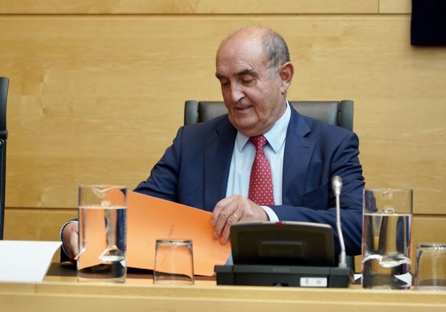 Tomás Quintana, Procurador del Común, en una comisión celebrada en las Cortes de Castilla y León.