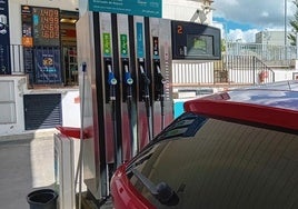 Surtidor de gasolina en Segovia capital.