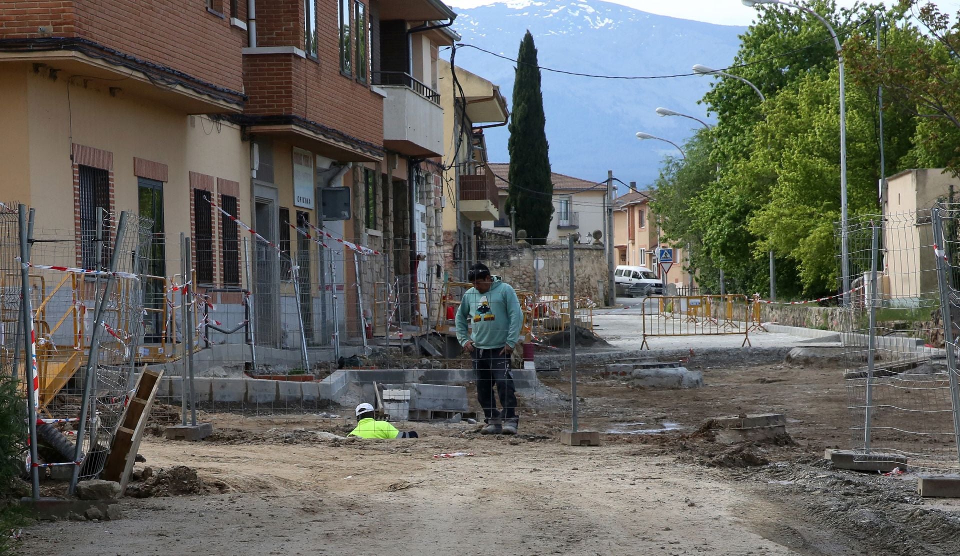 Obras en la calle Cantarranas, en Madrona.