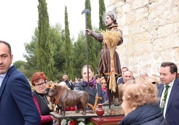 Dulces, jotas y dulzainas envuelven la procesión de San Isidro en Valladolid