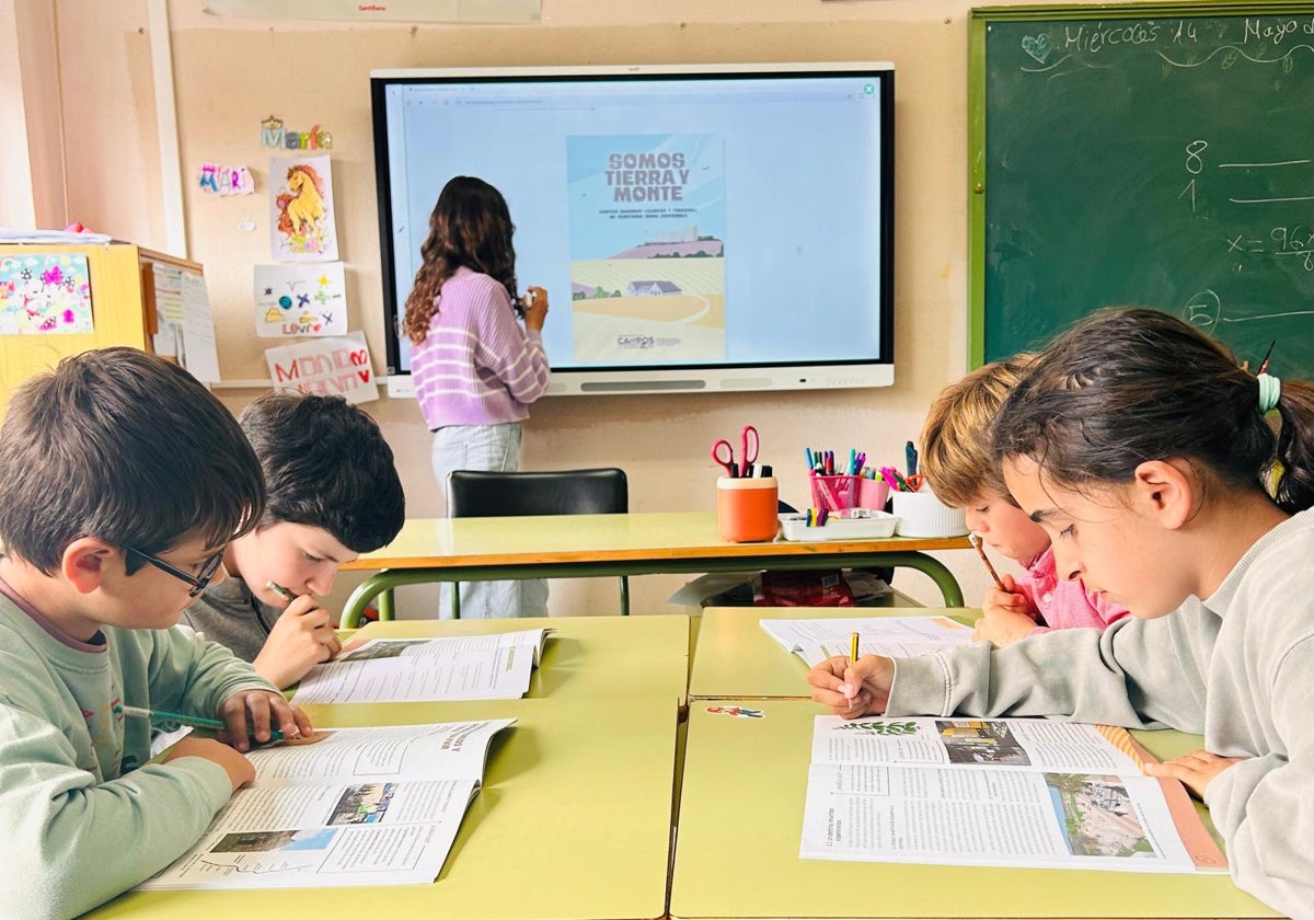 Un cuaderno educativo promueve desde Rioseco el arraigo de los jóvenes en el medio rural