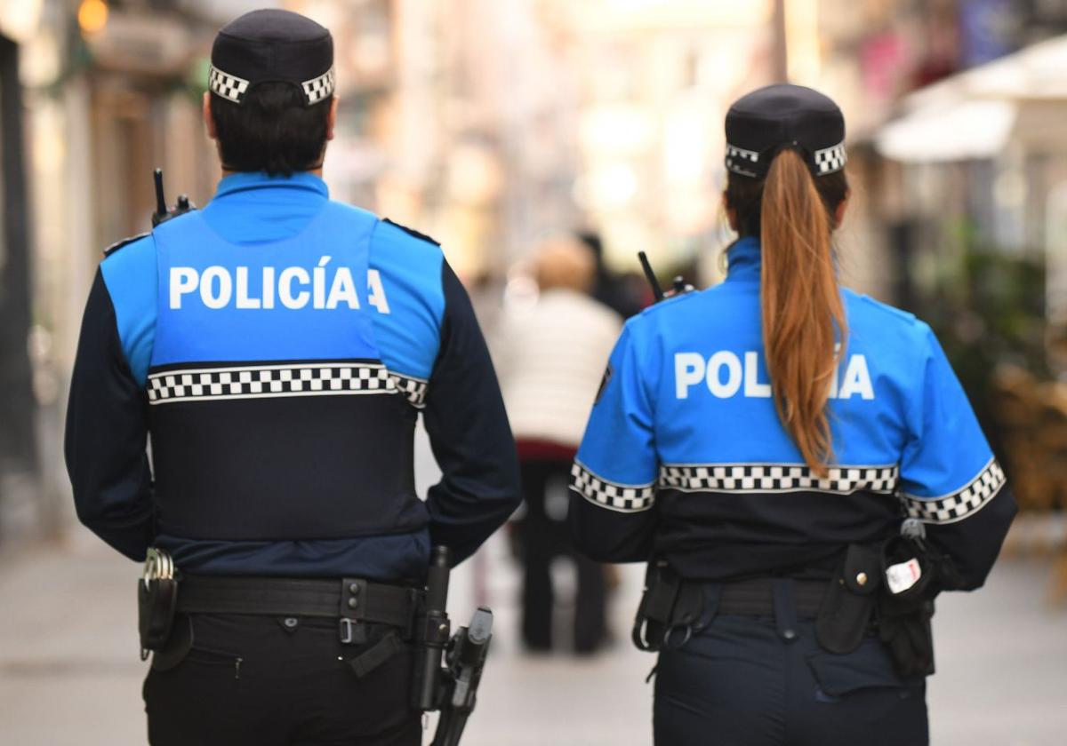 Escupe y muerde a los policías que le detuvieron por agredir a su pareja