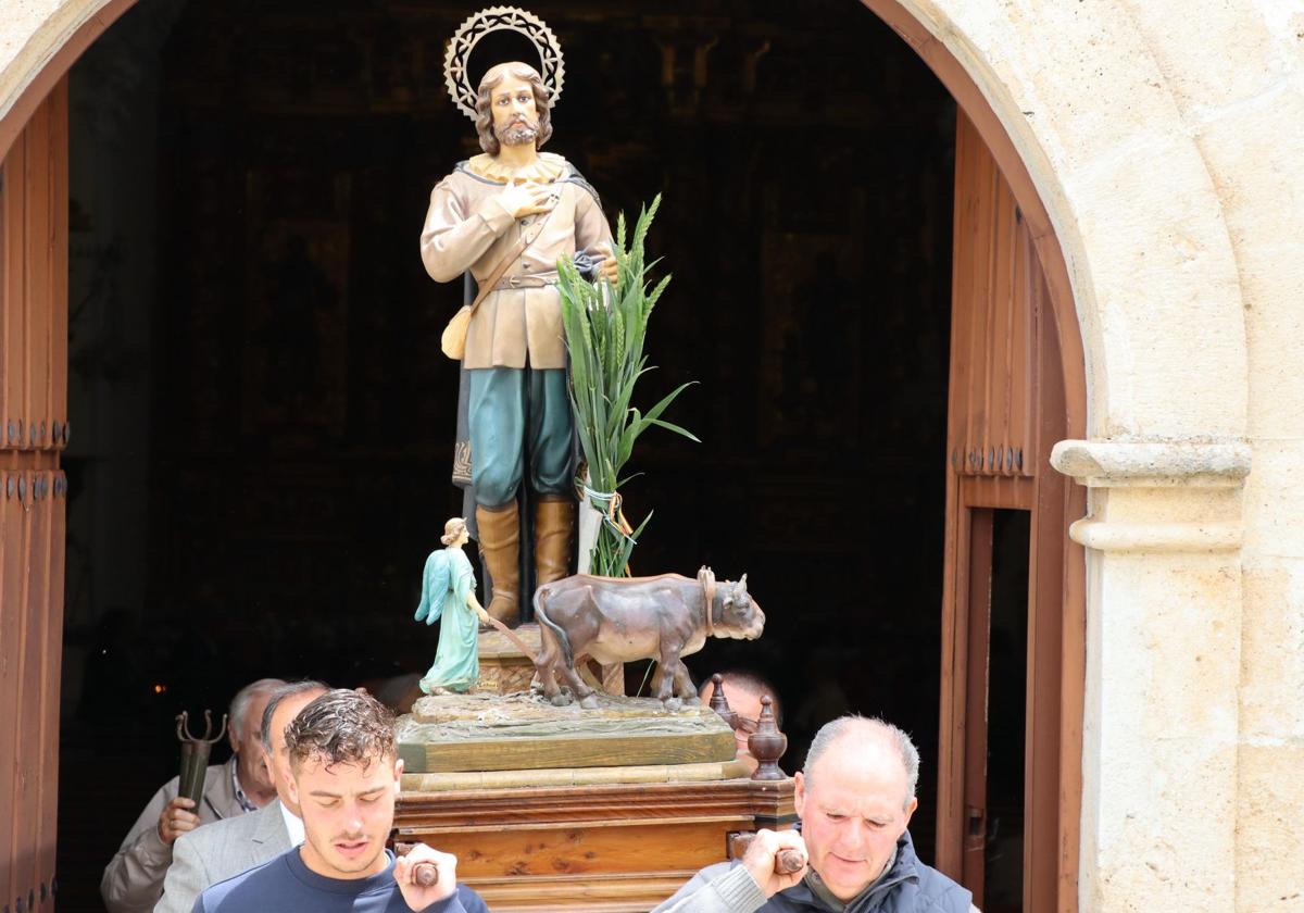 Procesión en honor a San Isidro en Pesquera de Duero, este jueves.