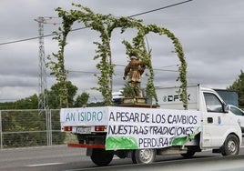 La imagen del santo, en el camión municipal hacia la pradera de La Trapa.