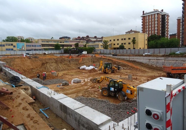 Obras de construcción del Mercadona en la calle Joaquín Velasco Martín de Huerta del Rey.