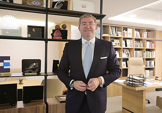 Isidoro J. Alanís, en su despacho de la capital salmantina