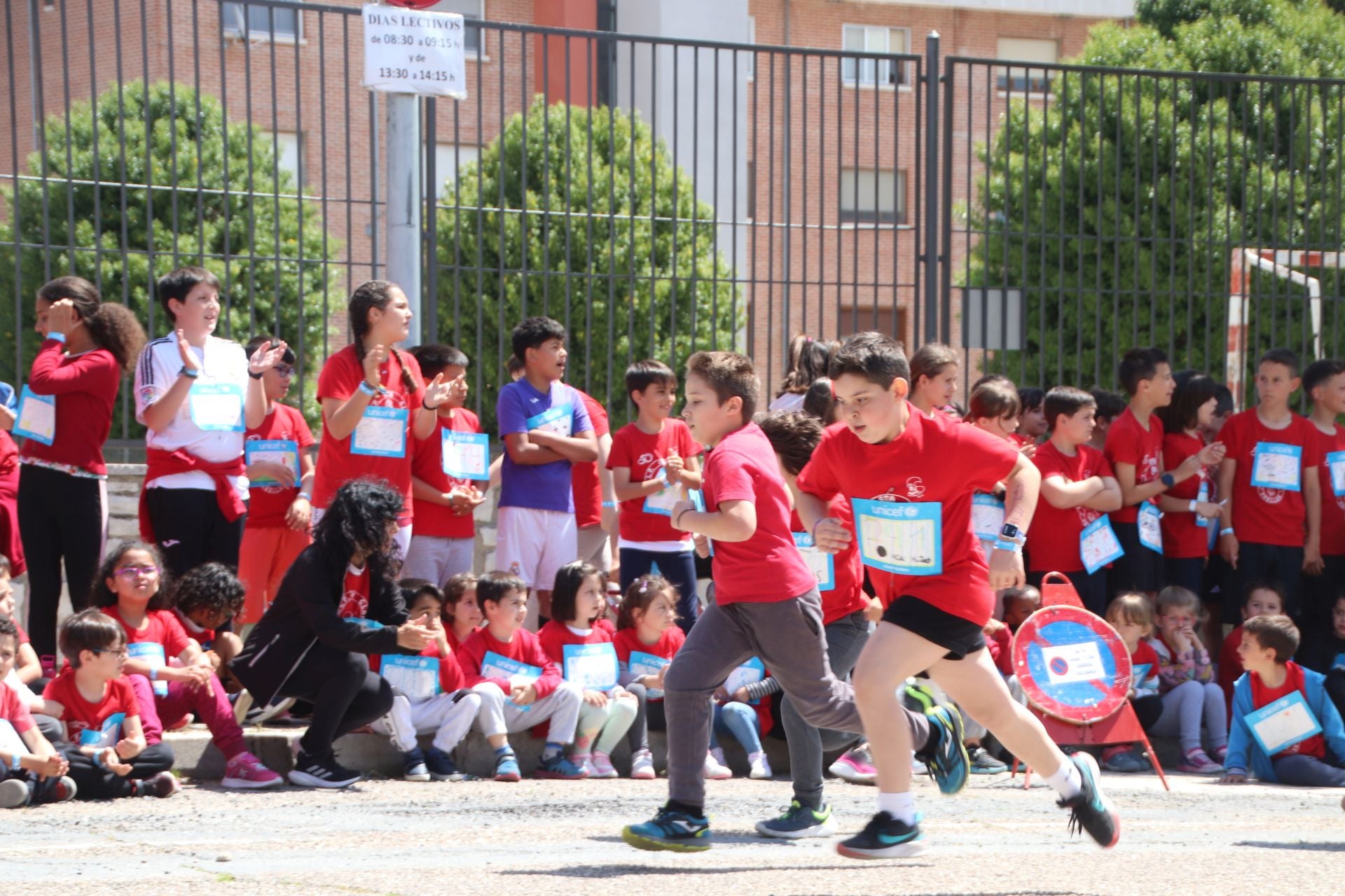Fotografías de la carrera solidaria en el colegio Santa Clara de Cuéllar