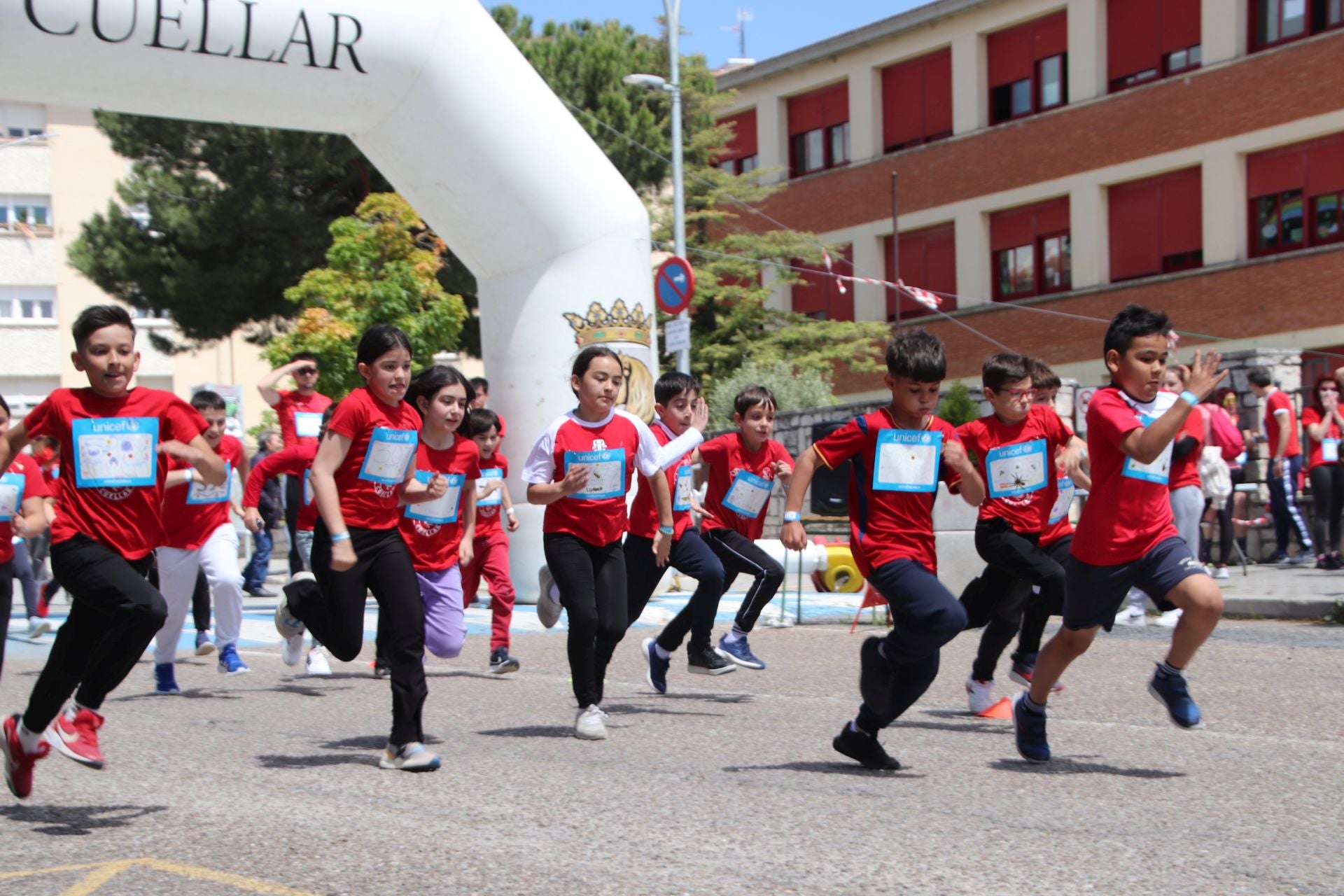 Fotografías de la carrera solidaria en el colegio Santa Clara de Cuéllar