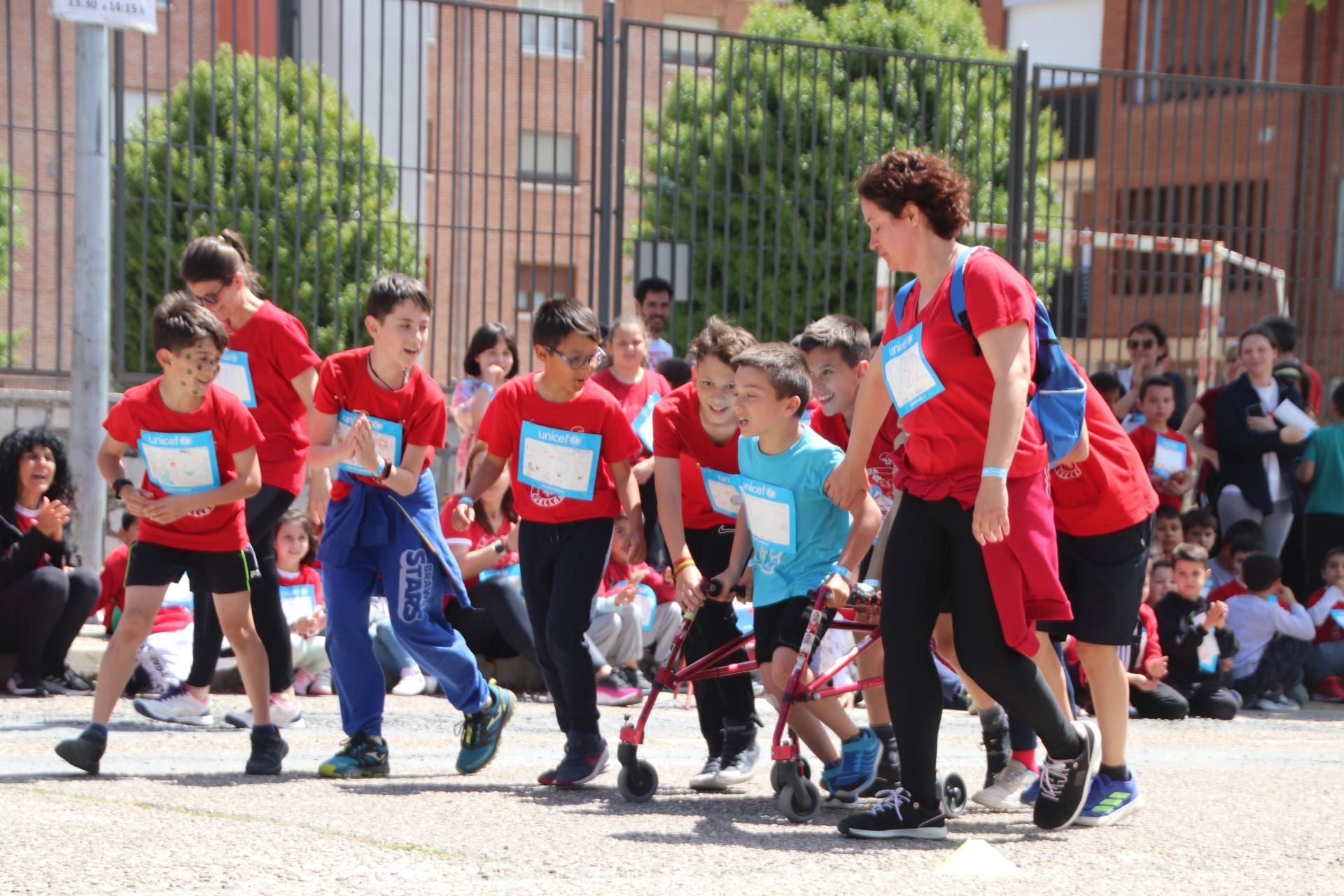 Fotografías de la carrera solidaria en el colegio Santa Clara de Cuéllar