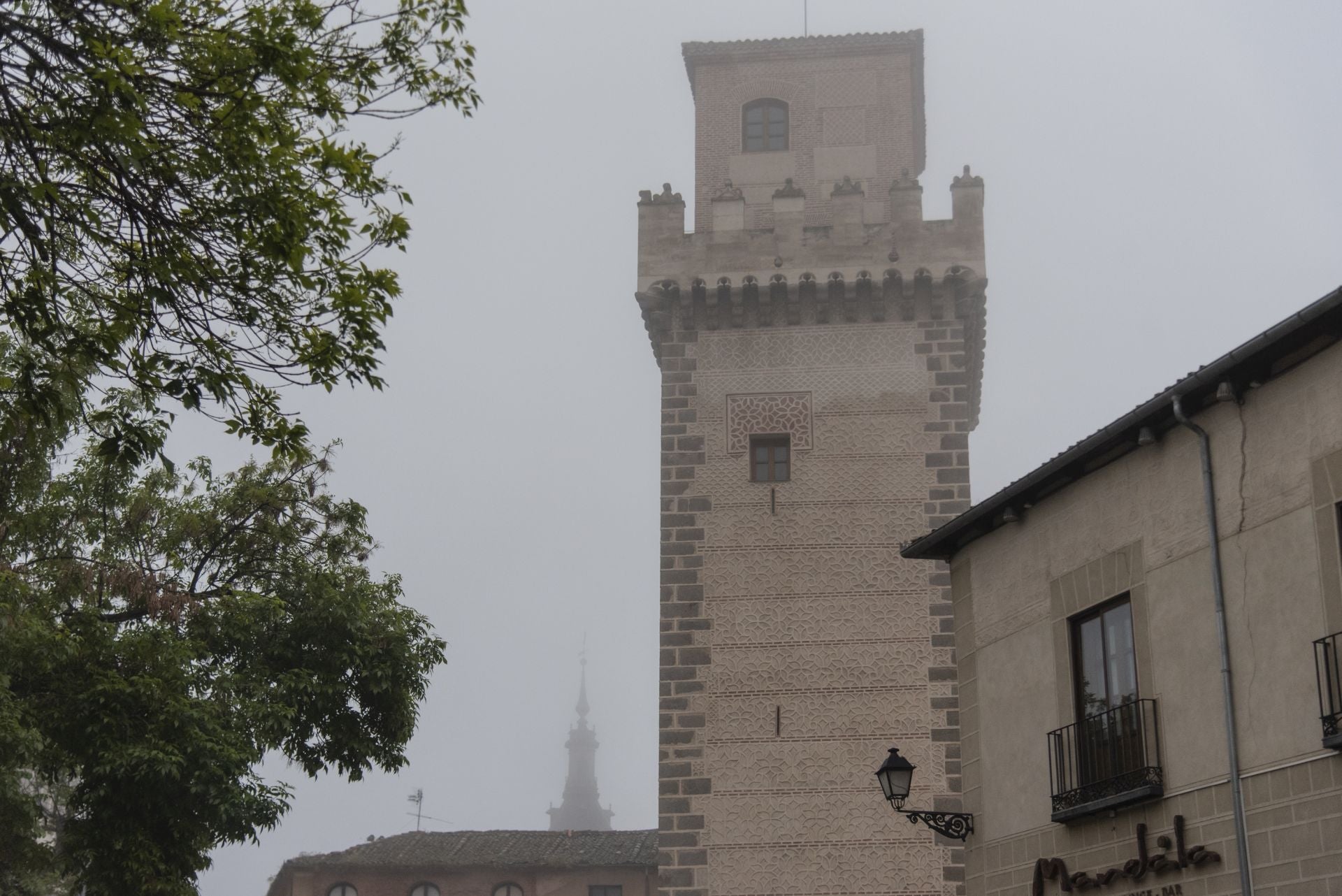 Fotos: Segovia amanece envuelta en niebla
