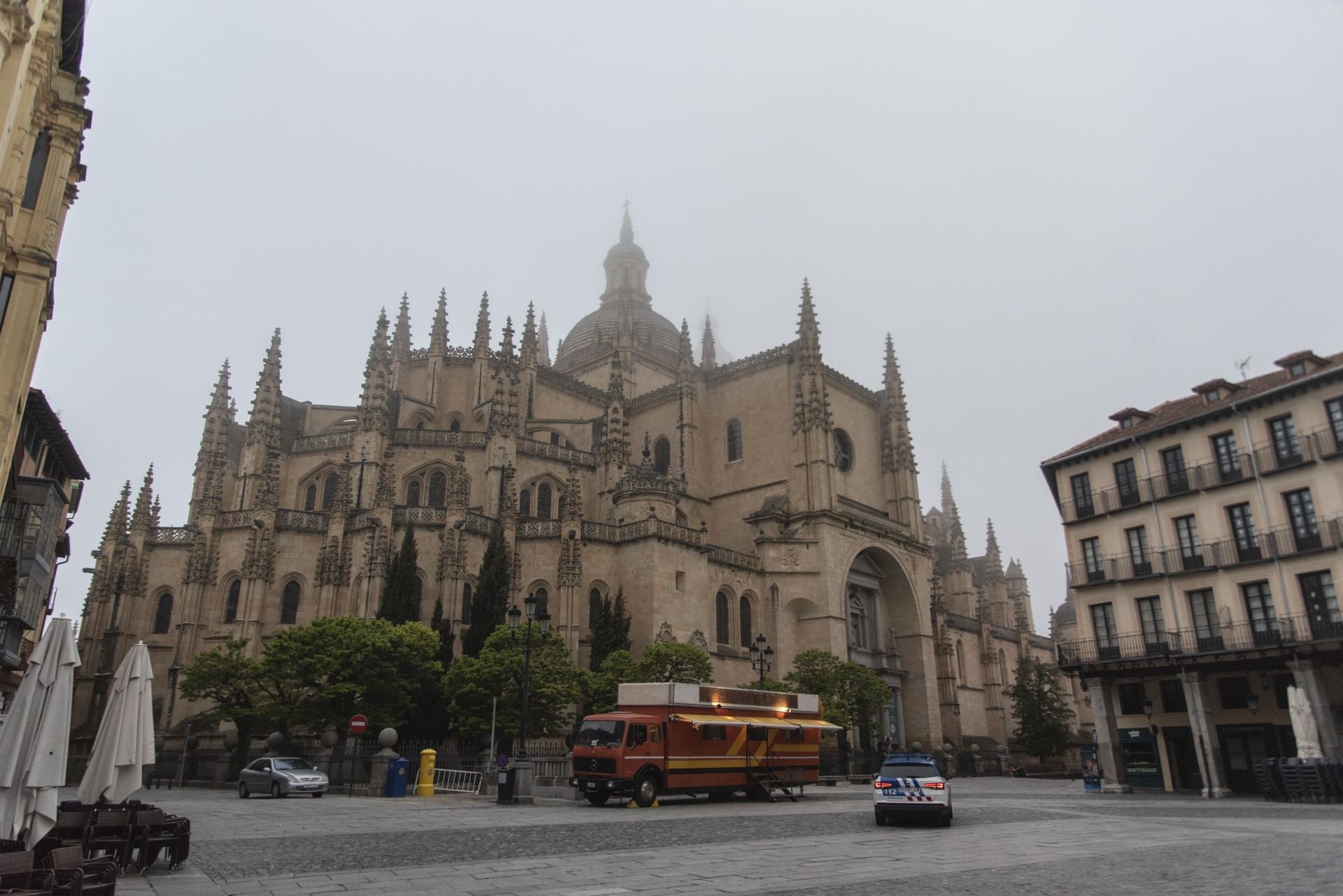 Fotos: Segovia amanece envuelta en niebla