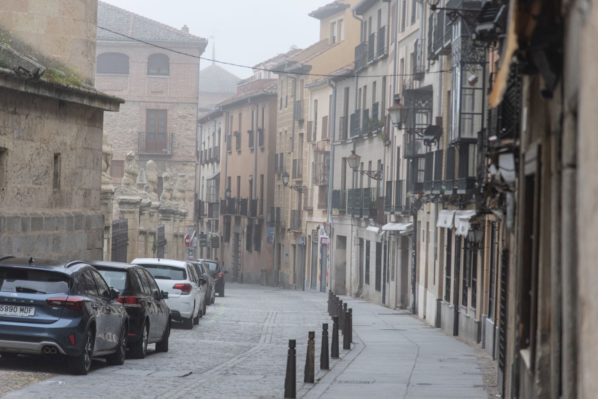 Fotos: Segovia amanece envuelta en niebla