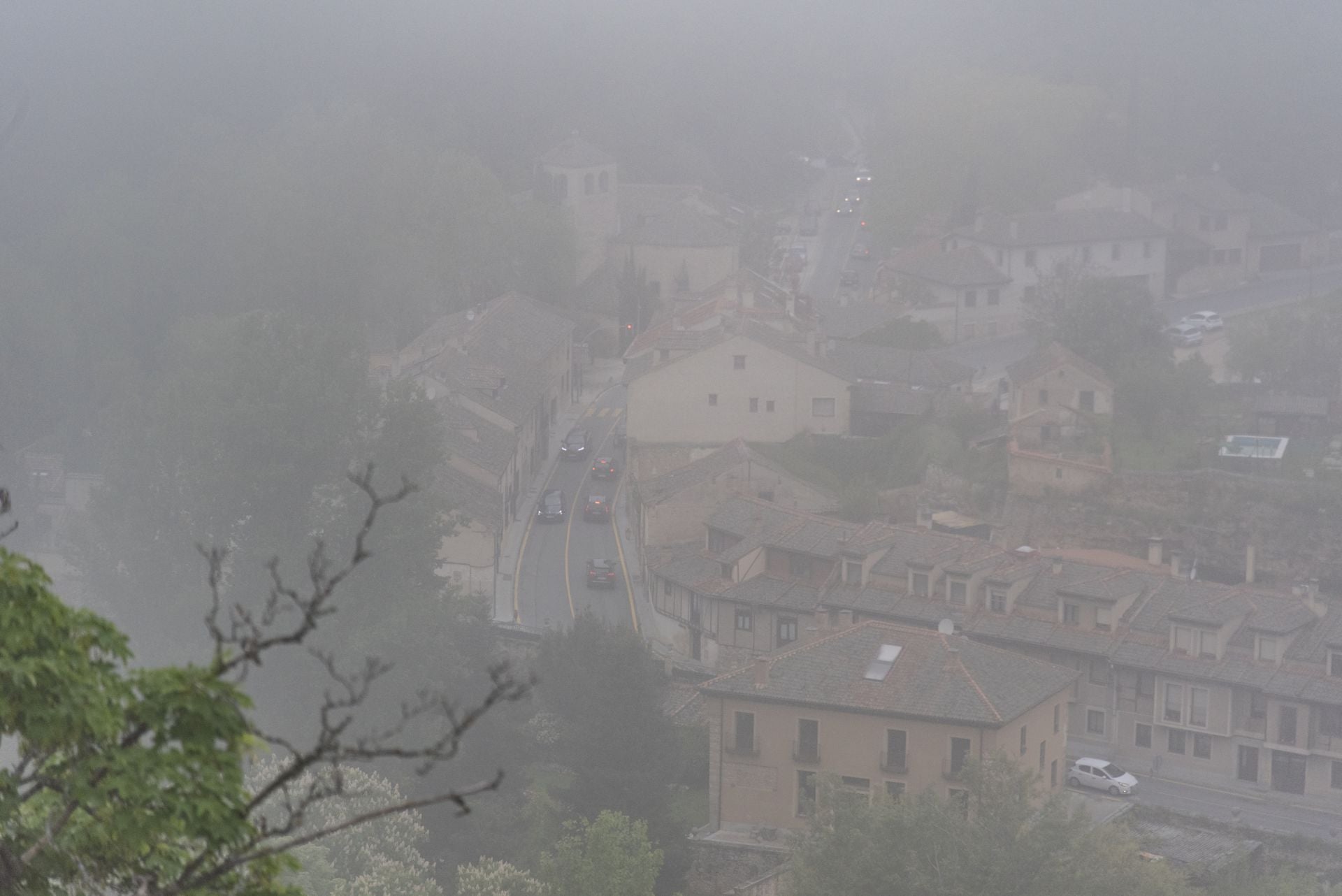 Fotos: Segovia amanece envuelta en niebla