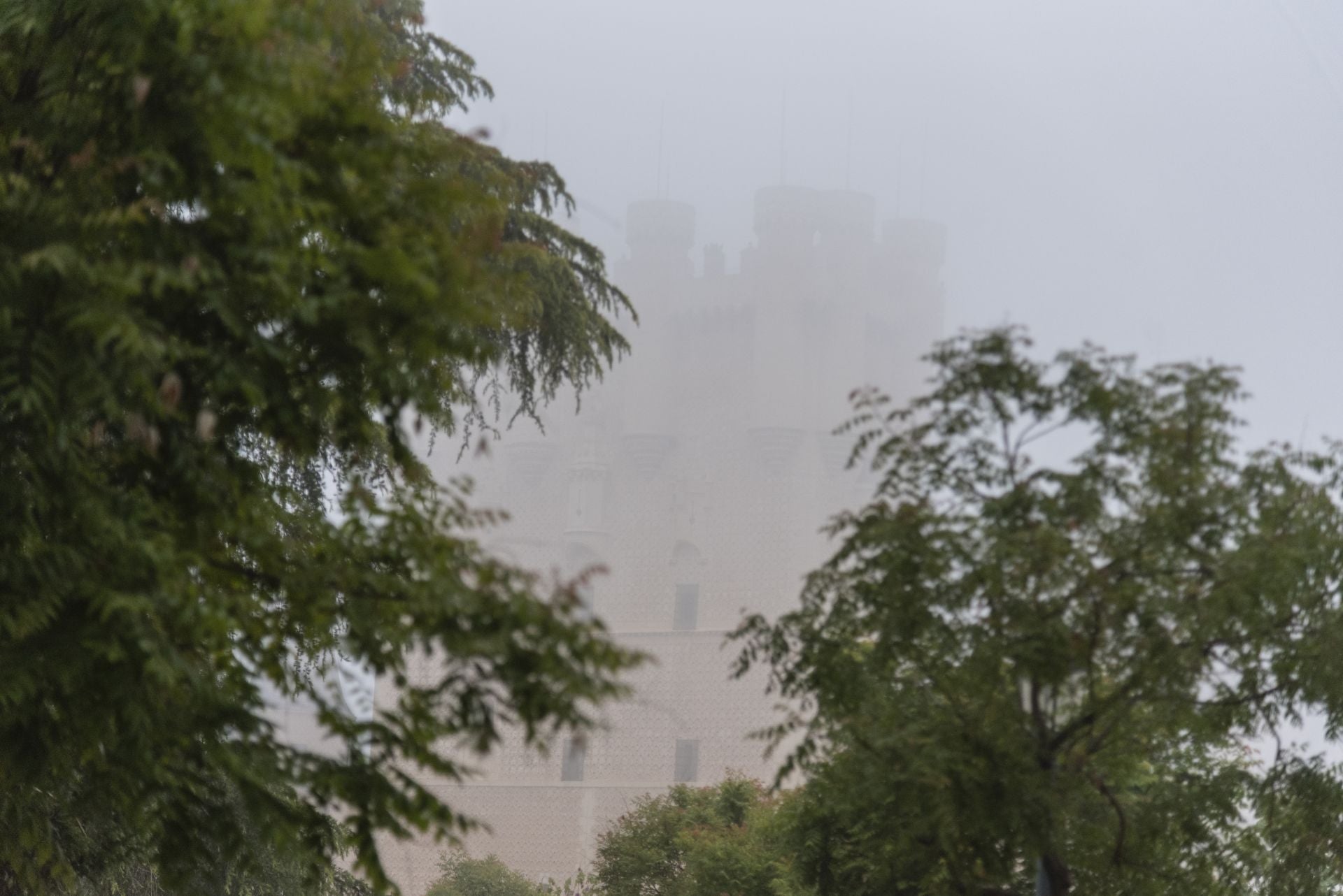 Fotos: Segovia amanece envuelta en niebla