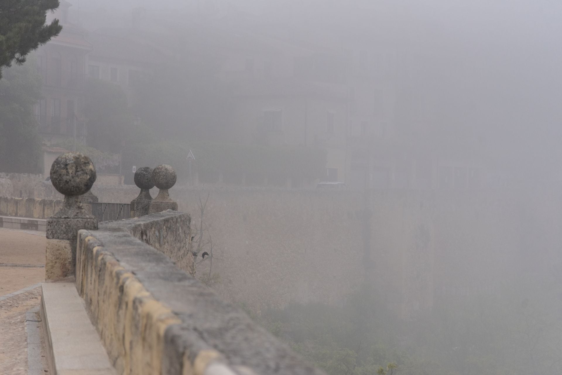 Fotos: Segovia amanece envuelta en niebla