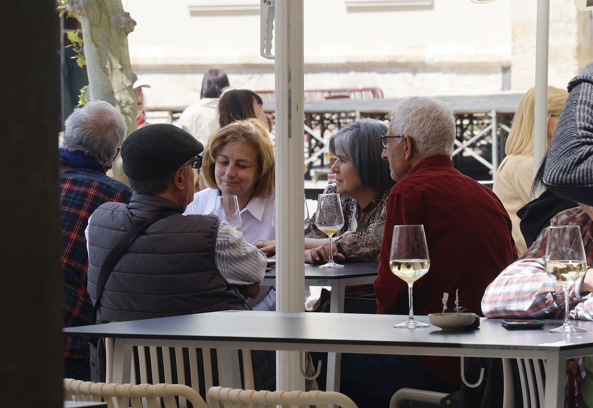 El buen tiempo anima las terrazas hosteleras en Palencia