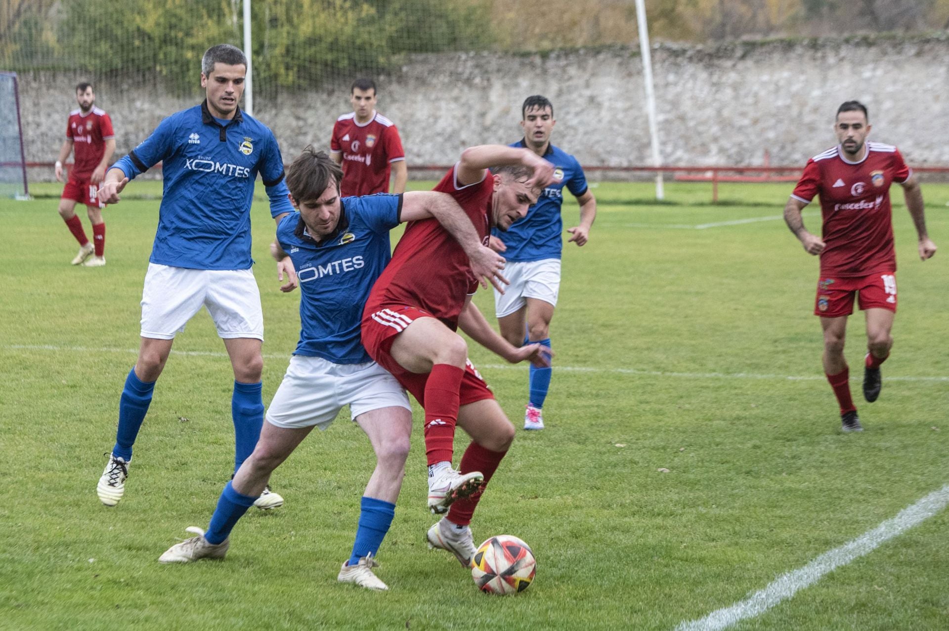 Jugada de un partido del Turégano esta temporada.