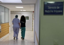 Dos trabajadoras en el Hospital Río Carrión en una imagen de archivo.