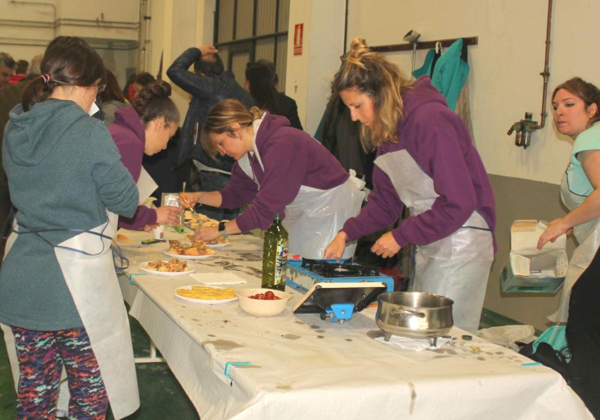 Participantes en el concurso de tortillas.