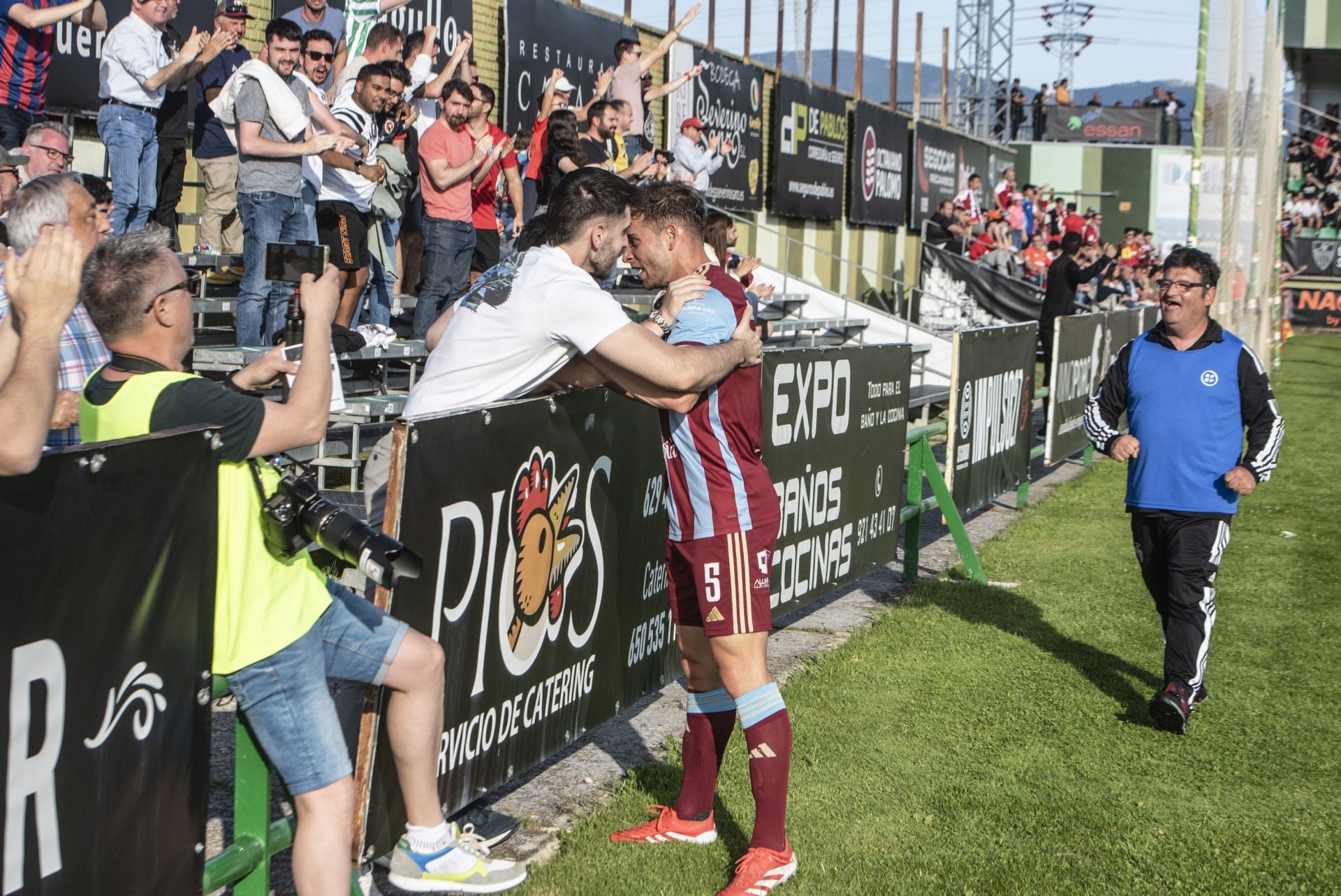 Fotos: desilusión en La Albuera tras el descenso de la Segoviana