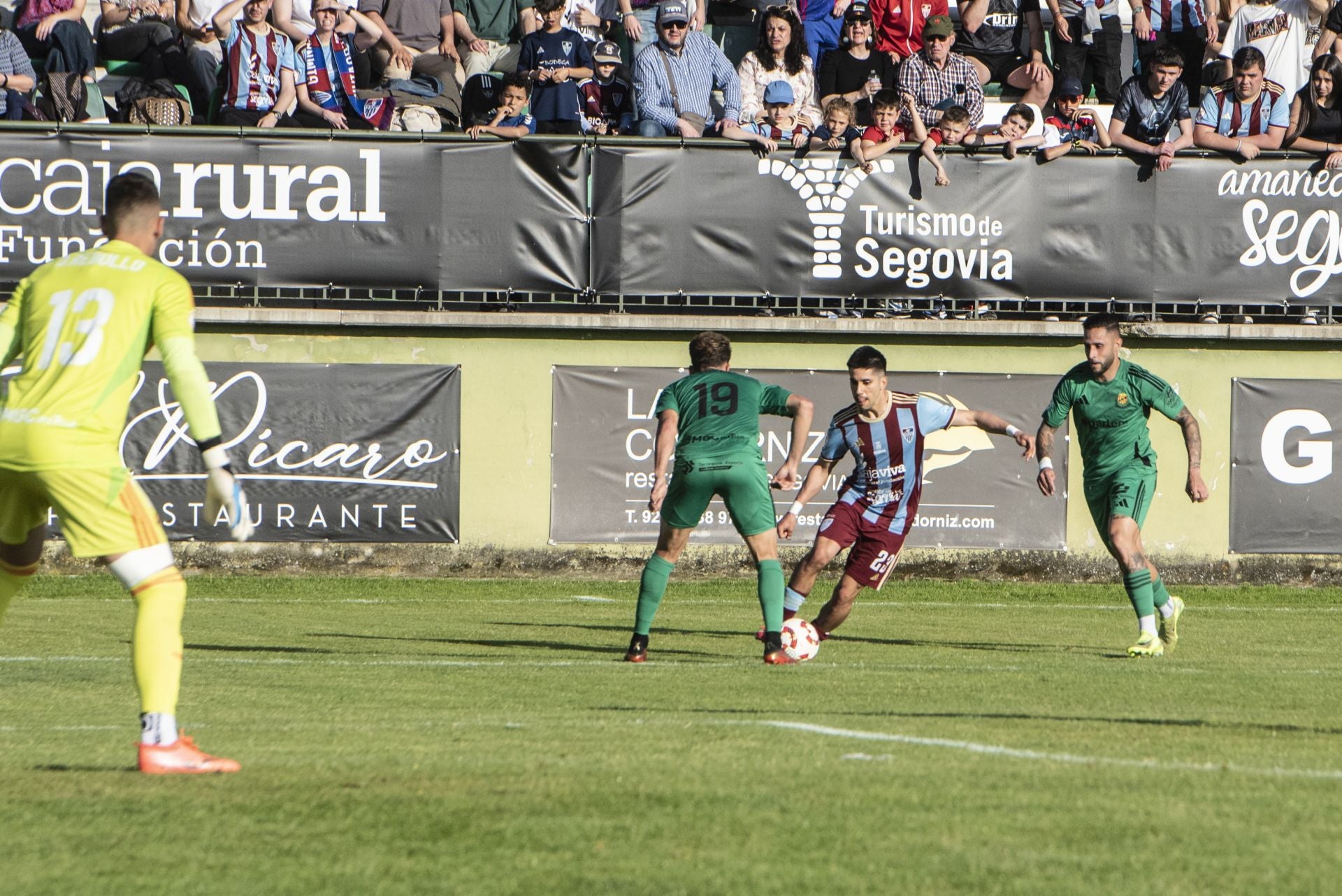 Fotos: desilusión en La Albuera tras el descenso de la Segoviana