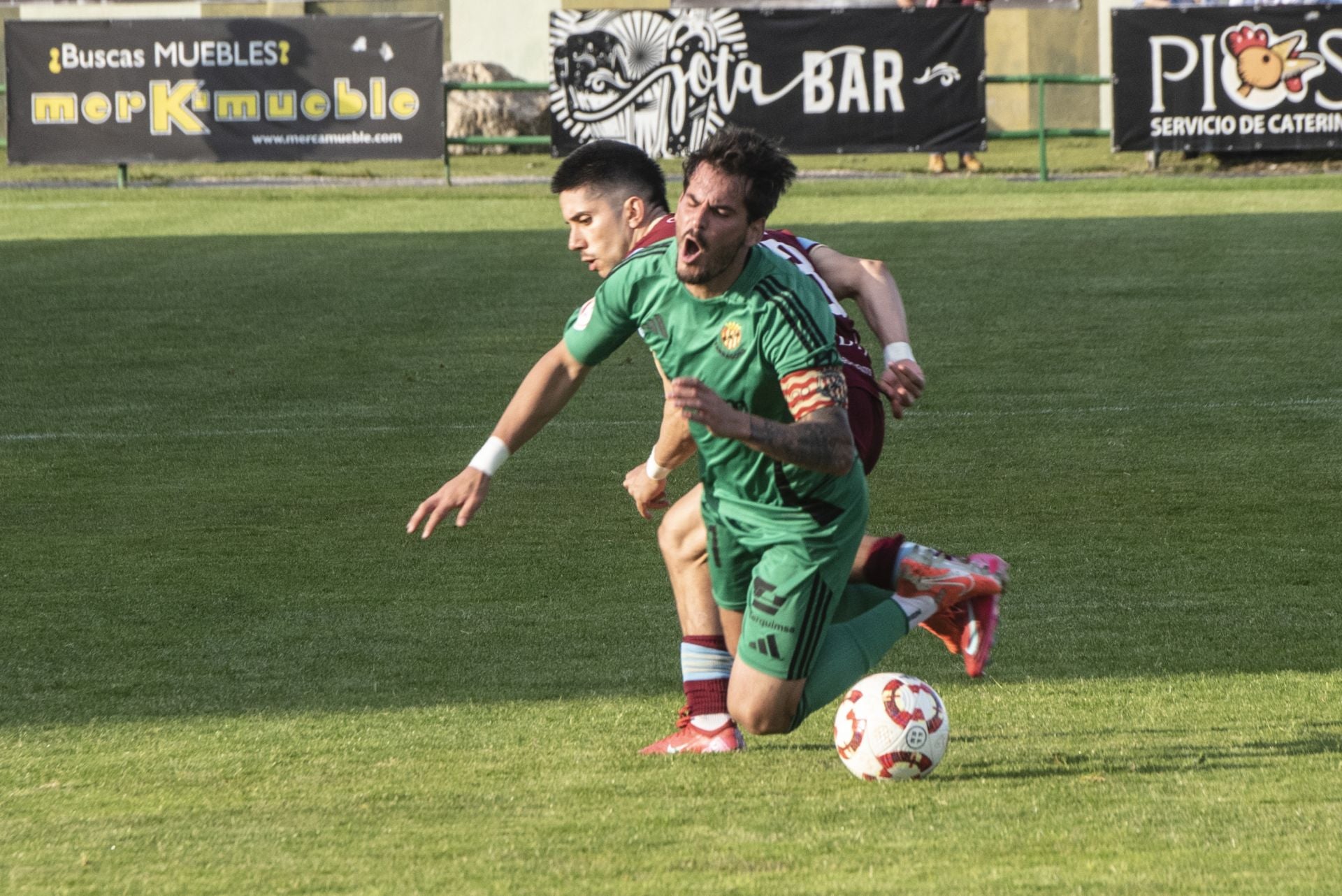Fotos: desilusión en La Albuera tras el descenso de la Segoviana