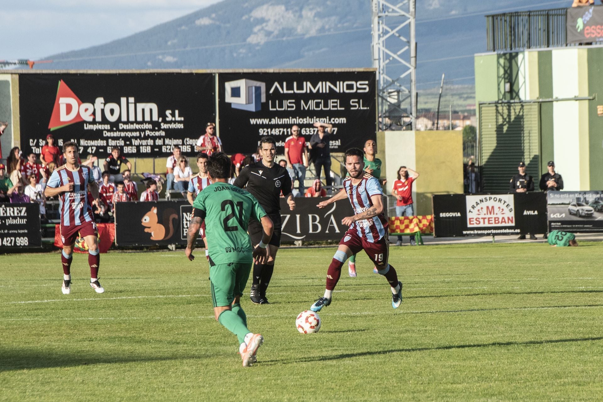 Fotos: desilusión en La Albuera tras el descenso de la Segoviana