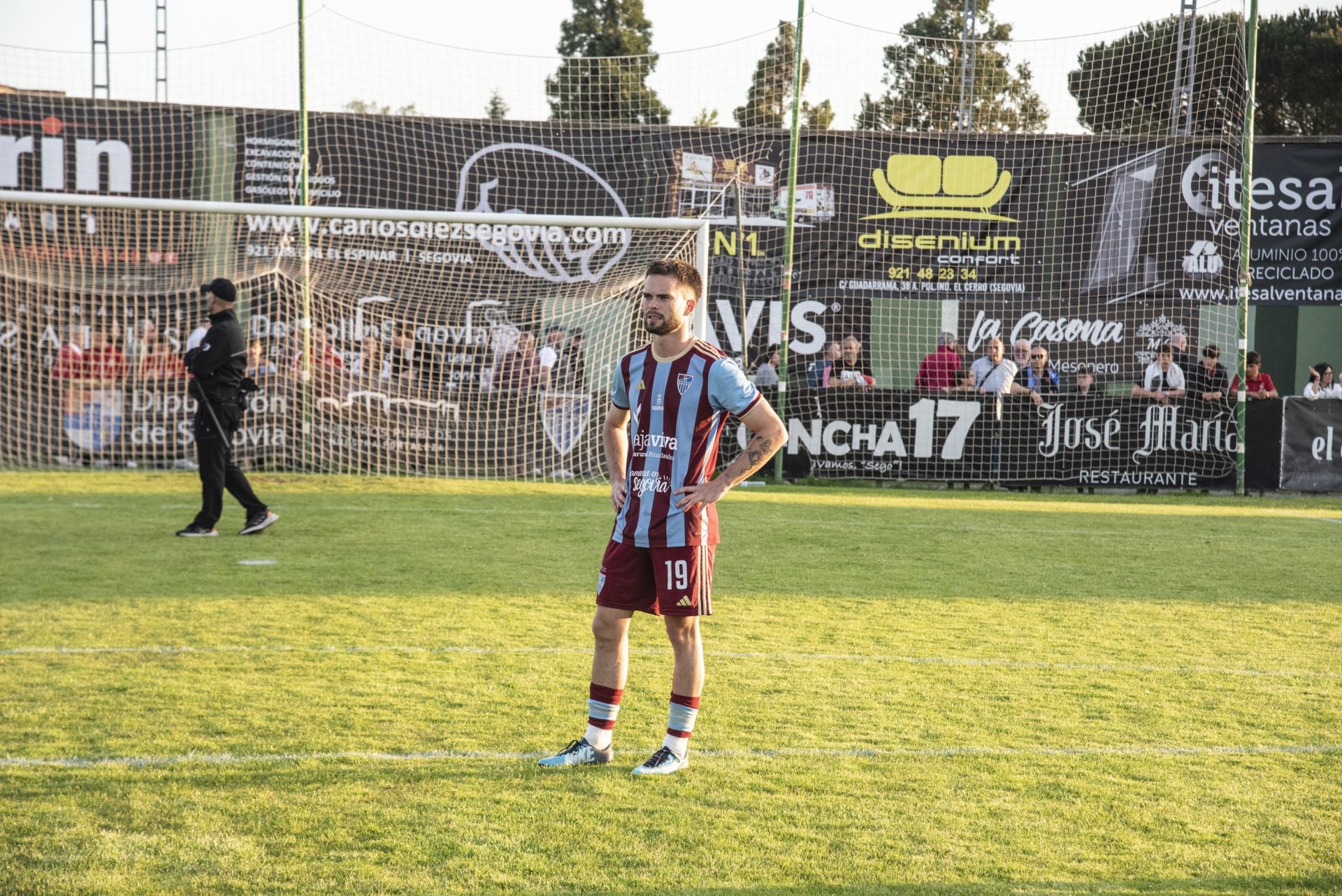 Fotos: desilusión en La Albuera tras el descenso de la Segoviana