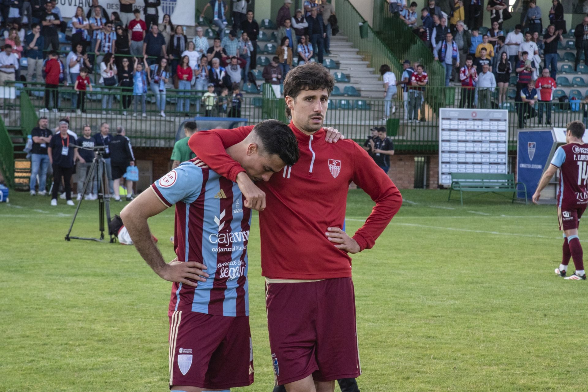 Fotos: desilusión en La Albuera tras el descenso de la Segoviana