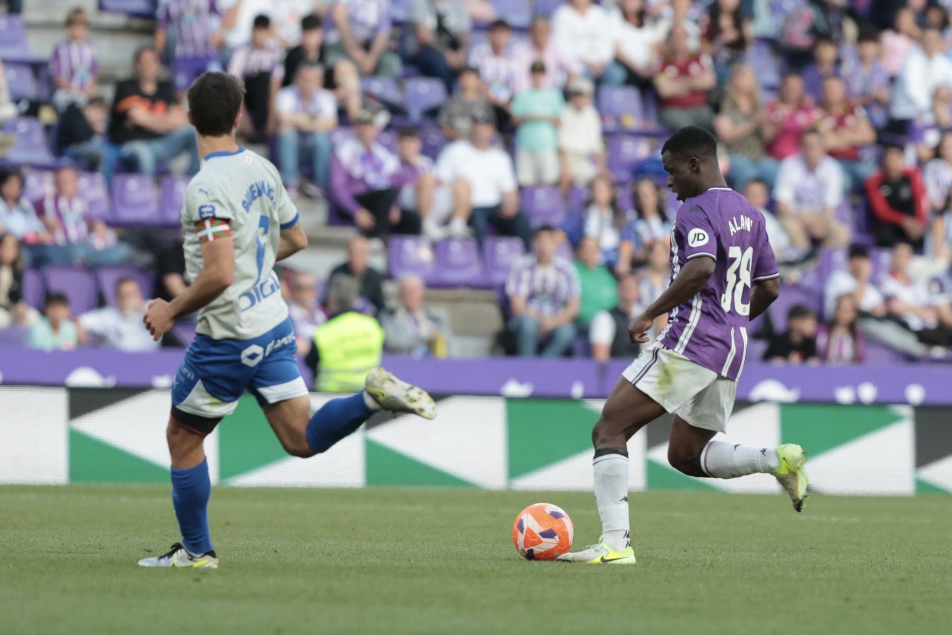 Las imágenes del partido entre el Real Valladolid y el Alavés